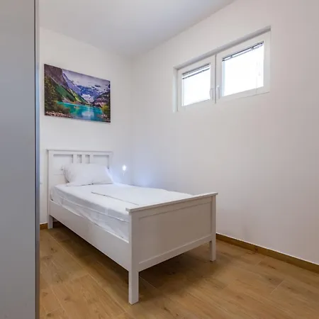 Dragica Apartman Zára